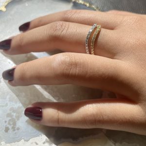 White Gold Band Ring Wiggle with 0.17 Natural Round Diamonds